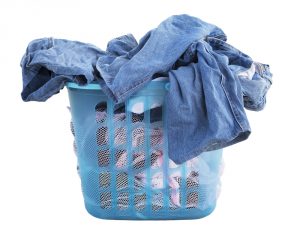 Warum stinken Jeans nach dem Waschen?