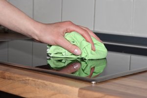 Ceranfeld reinigen: So sieht Ihr Herd wieder wie neu aus