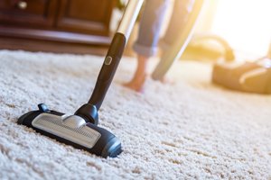 Hochfloorteppich reinigen: So bekommen Sie Ihren Teppich wieder sauber