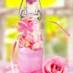 rosen duft in einer flasche